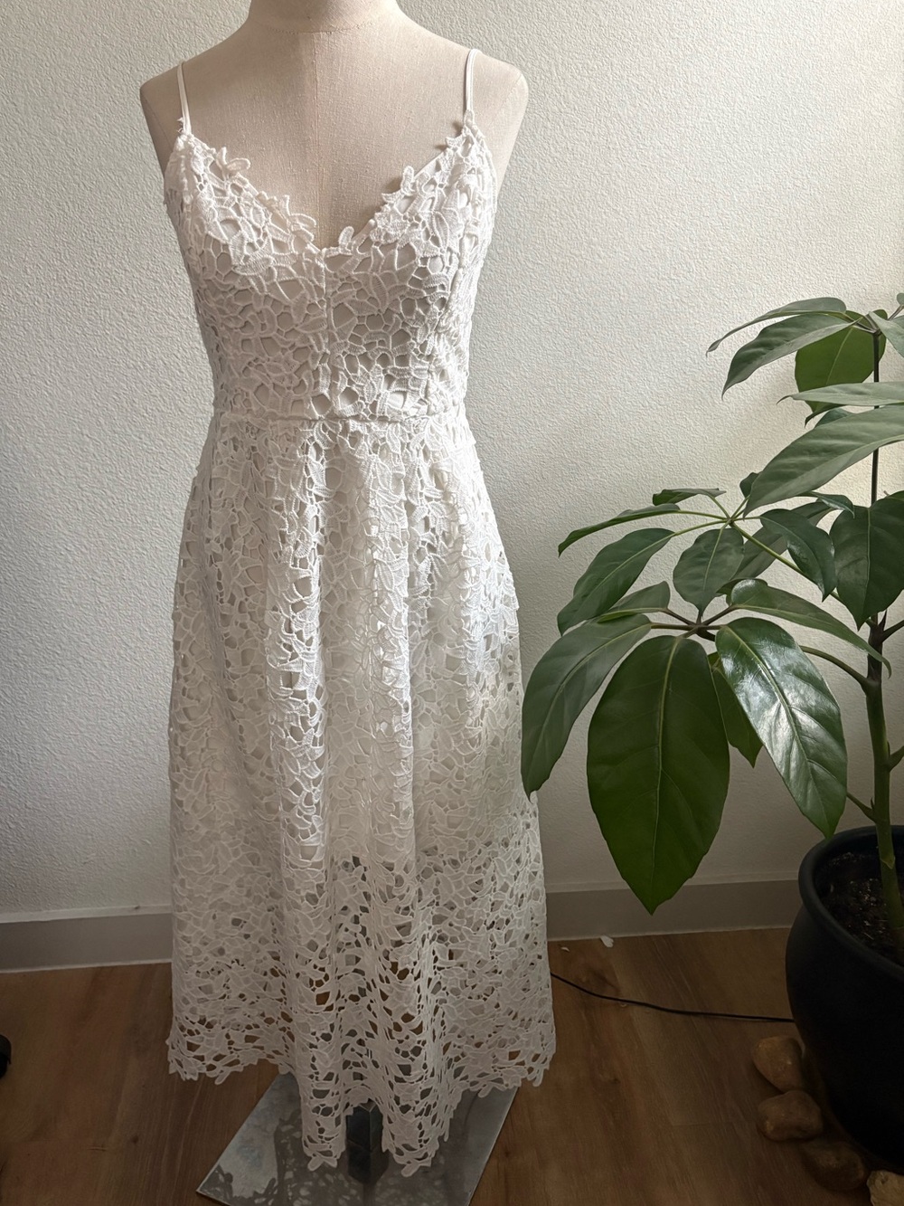 Astr White Lace Midi Dress with Spaghetti Straps, Sheer past knee-length GUC